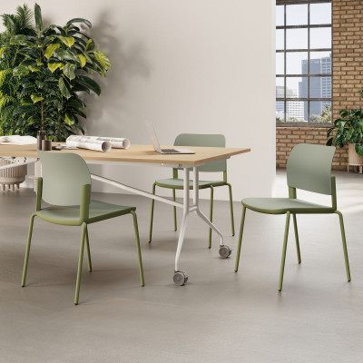 F06 Sedie in Plastica